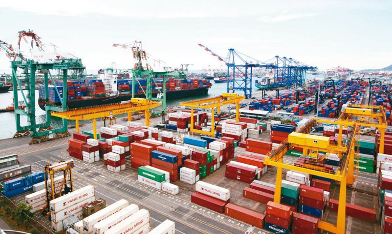 財政部昨天表示，去年每家出口商平均對陸港出口907萬美元，是五大主要市場中最高；但四年來對美國成長了75%，增速最快。（本報系資料庫）