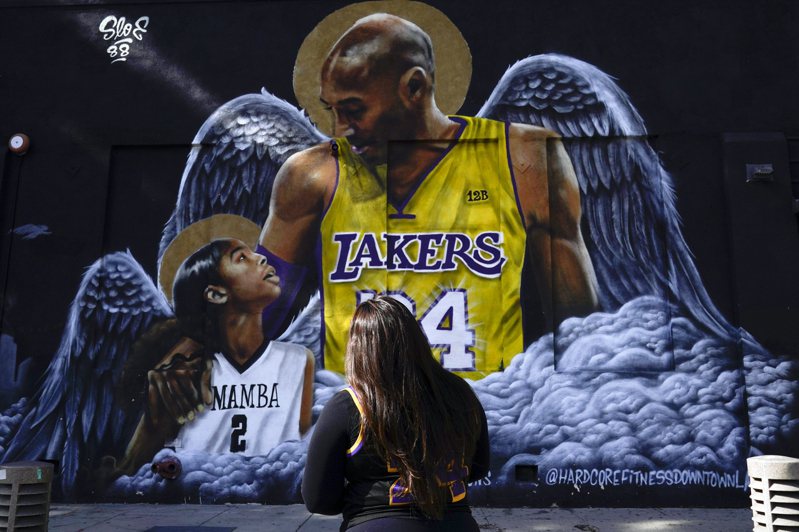 傳奇球星布萊恩（Kobe Bryant）逝世兩週年，球迷與球星都發起紀念活動。 美聯社