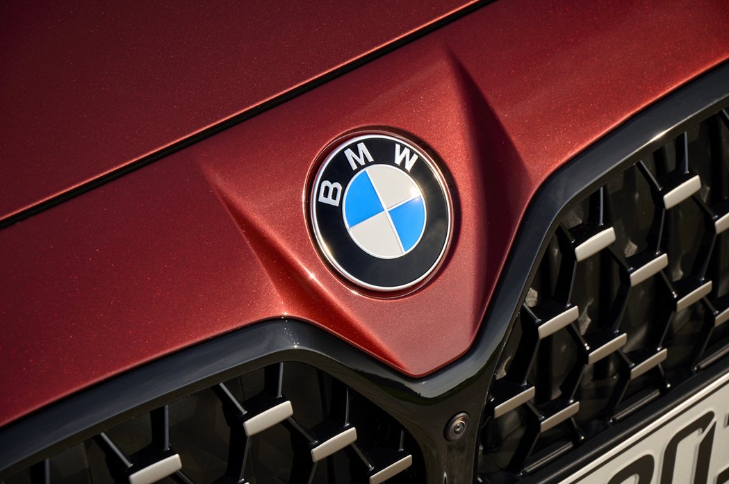 BMW與MINI兩品牌去年共售出了328,316輛的電動車。 摘自BMW