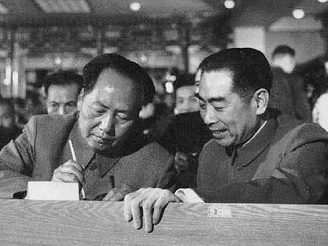 圖為1954年，中國第一屆全國人民代表大會，會中通過中華人民共和國歷史上第一部憲...