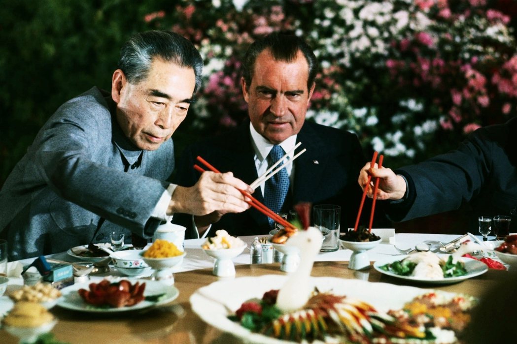 圖為1972年7月，尼克森受周恩來邀請造訪中國，此次訪問也被認為是中美外交正常化...