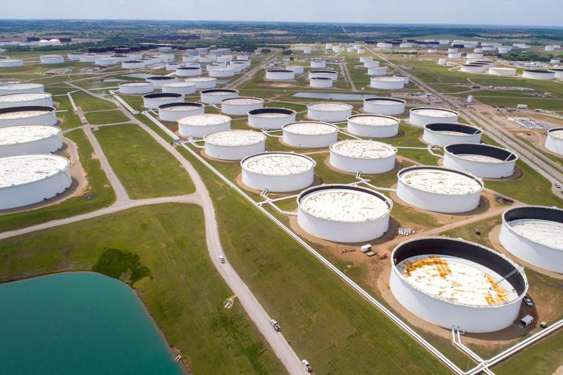 GLOBAL-OIL/RESERVES:FILE PHOTO: Crude oil storage tanks are seen in an aerial photograph at the Cushing oil hub
FILE PHOTO: Crude oil storage tanks are seen in an aerial photograph at the Cushing oil hub in Cushing, Oklahoma, U.S. April 21, 2020. REUTERS/Drone Base/File Photo