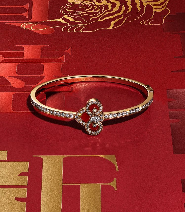 Tiffany Keys系列新春限量款鳶尾花造型18K金鑲嵌紅玉髓與鑽石手環，39萬2,000元，台北101專門店獨家販售。圖／Tiffany提供
