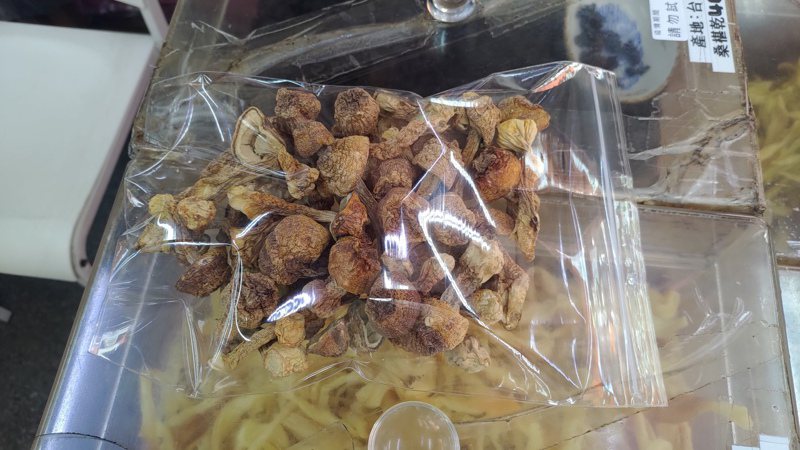北市抽驗15件蕈菇類產品，結果有5件（4件巴西蘑菇、1件竹笙）重金屬「鎘」超標。圖／北市衛生局提供