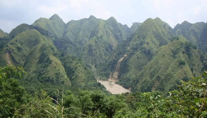 「九九峰自然保留區」是921震災後為保存地震崩塌斷崖的特殊地景，受文資法保護。圖／南投林管處提供