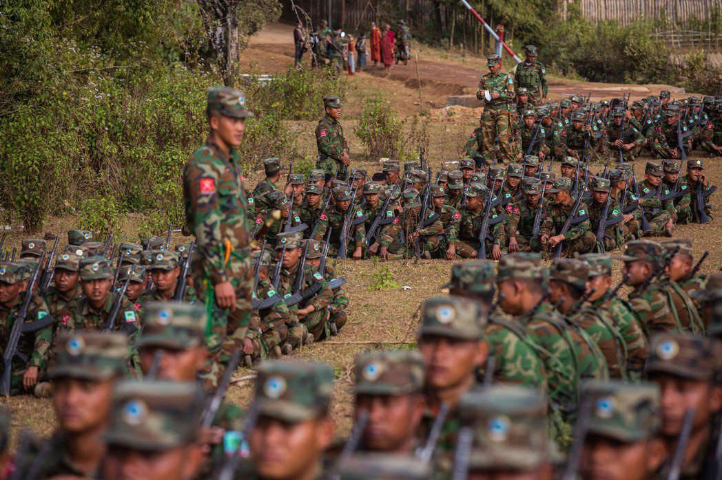 圖為是緬甸民族地方武裝之一——德昂民族解放軍（TNLA）。 圖／法新社