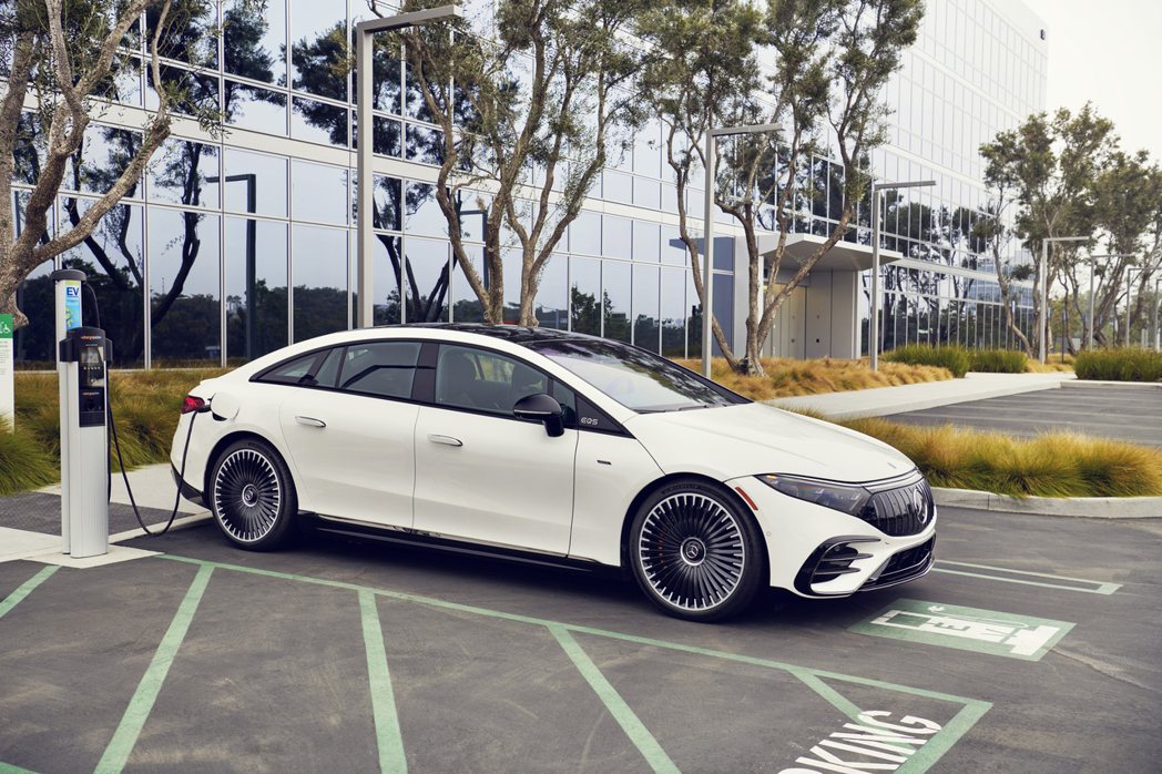 Mercedes-Benz EQ Family純電家族在2021年銷量表現大躍進...