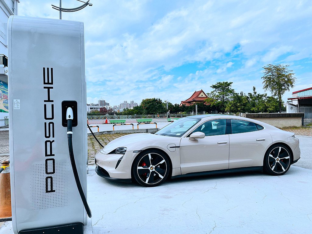 台灣保時捷宣布嘉義水牛高速充電站啟用。 圖／Porsche提供