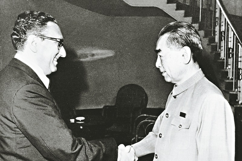 根據美國國務院解密檔案，1971年10月21日，季辛吉（左）與中共總理周恩來（右）在北京展開會談，絕大多數時間都在討論台灣問題。美聯社