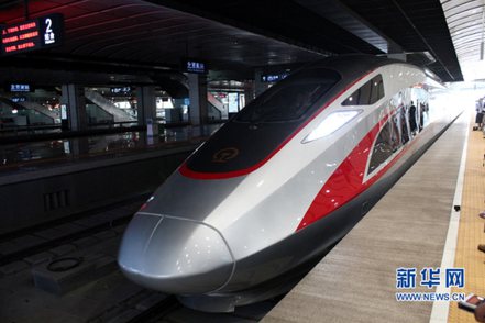 時速350公里「復興號」動車組列車，2017年在京滬高鐵線營運。新華社