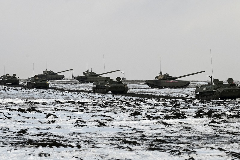 儘管俄軍在邊境集結，烏克蘭政府官員卻顯得老神在在，國防部長列茲尼科夫公開強調，跟去年春季的大軍壓境相比，現在集結的俄羅斯部隊還沒有進入全面作戰的態勢。路透