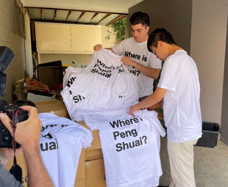 「T恤挺彭帥」活動近日在澳網賽場引發關注。 圖擷自@DrewPavlou