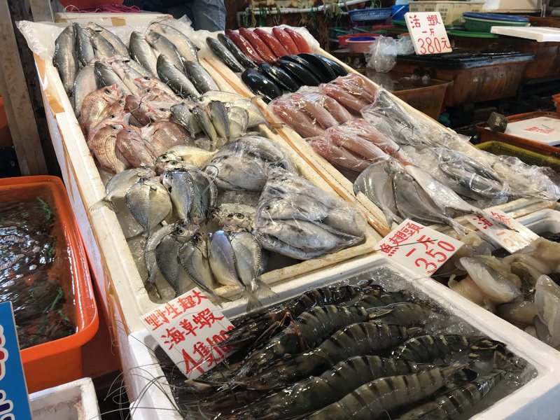 龜吼漁夫市集每日送100份紅包，初一到初五道虎年賀詞。圖／新北市漁業處提供
