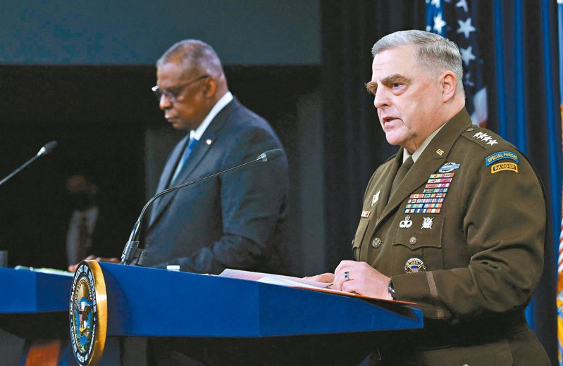 美军参谋首长联席会议主席密利（右）与国防部长奥斯丁（左）廿八日在五角大厦举行记者会。（法新社）(photo:UDN)