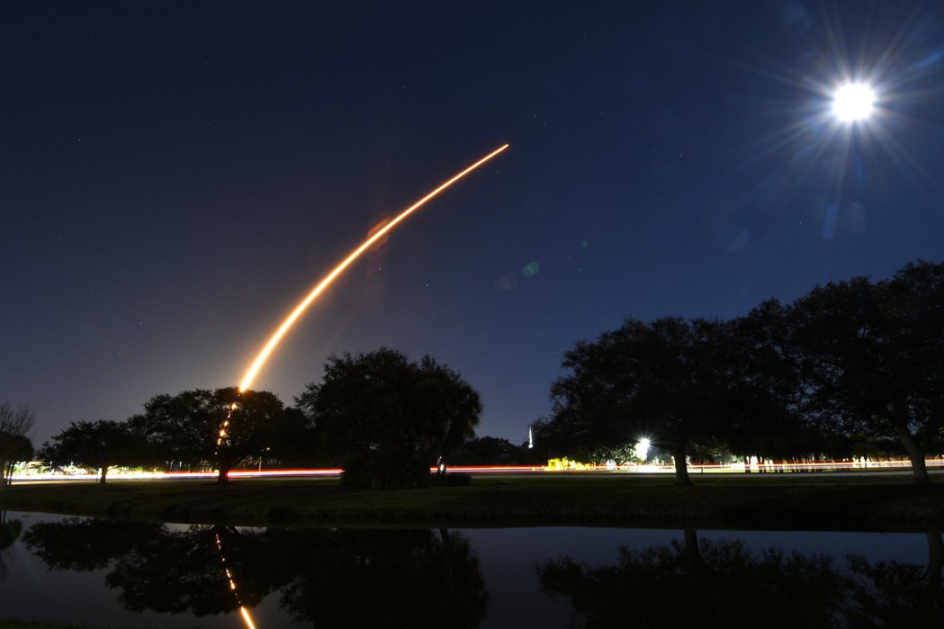馬斯克的SpaceX過去一個月發射了近150顆星鏈衛星。  美聯社