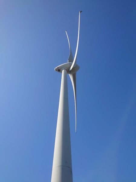 巨大的風力發電機組