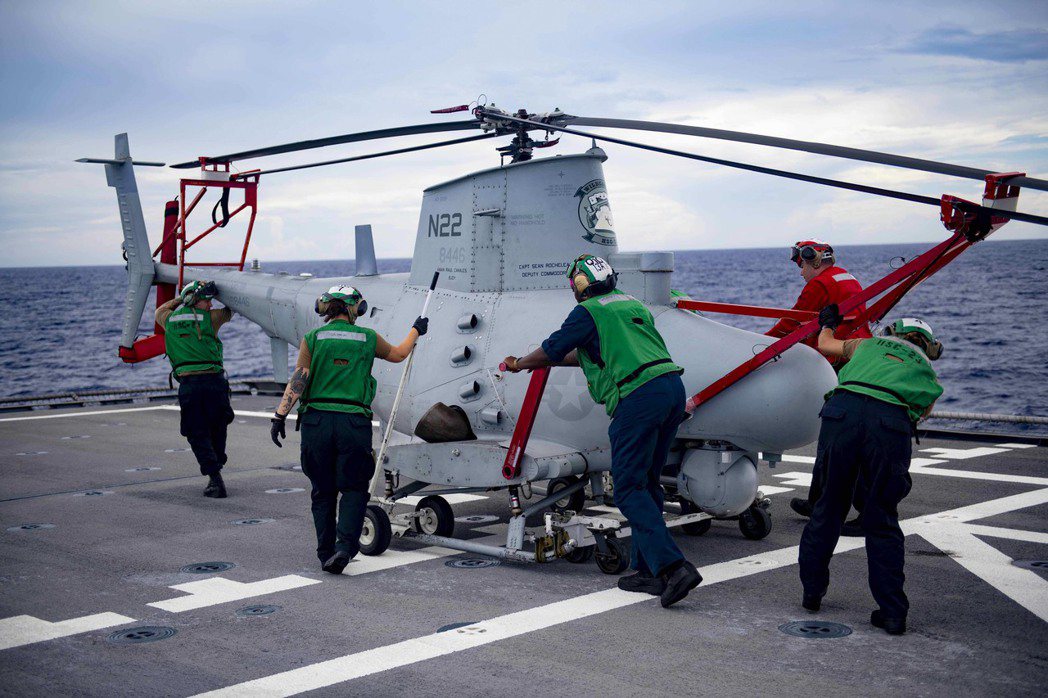 在USS Gabrielle Giffords濱海戰鬥艦上的MQ-8B無人直升機。 圖／U.S. Department of Defense