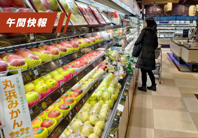 行政院今日召開「日本食品輸入管制措施」記者會宣布輸入福島周邊五縣地區全部食品，圖為在選購日本食品的民眾。記者季相儒／攝影
