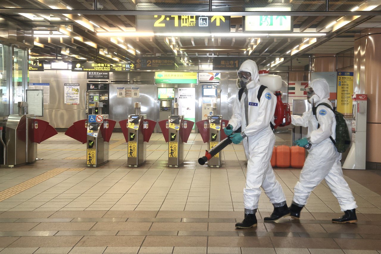 台北捷運消毒示意圖。聯合報系資料照片／記者林俊良攝影