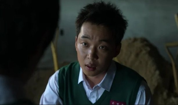 吳熙俊在「殭屍校園」演出校霸老大「孫明煥」，但他戲外已有33歲。圖／摘自推特