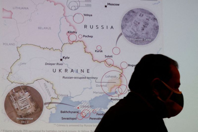 許多人預期潛在的俄國侵略將來自烏國東北部和東部，親俄分離主義者控制著頓巴斯的烏克蘭領土，超過10萬名俄國大軍在烏克蘭邊境集結。 路透