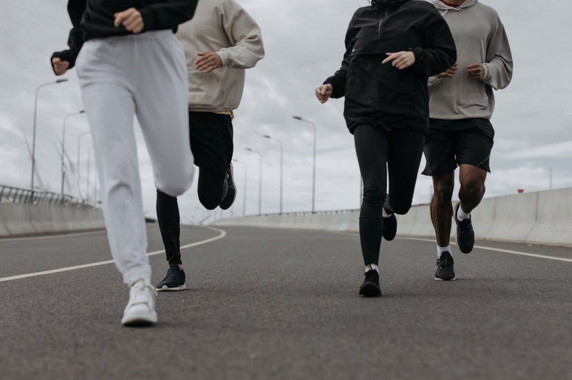 10 分鐘的適度跑步不僅可以增強執行功能，還可以增強愉悅的情緒，同時激活雙邊前額...