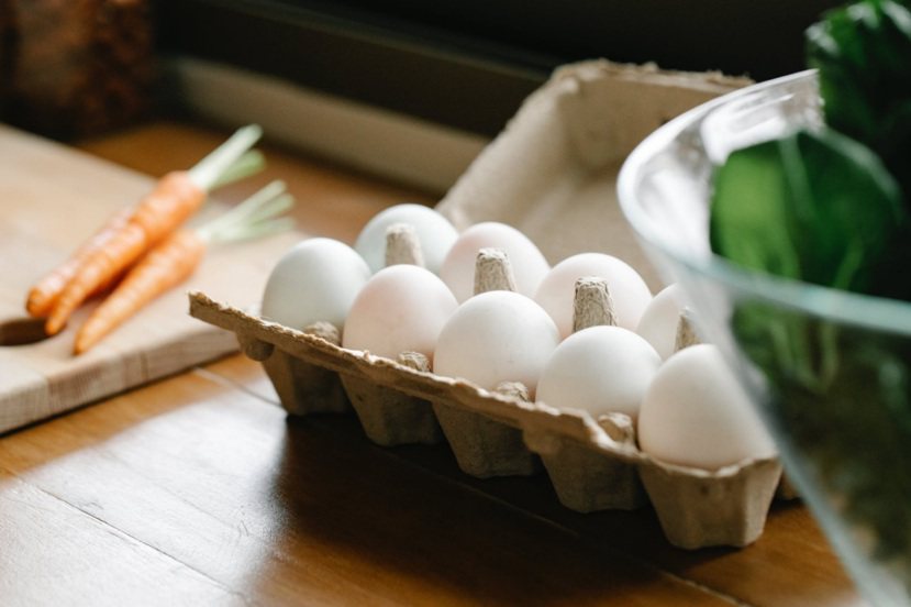 從雞蛋營養成分來看，一顆雞蛋含蛋白質7公克、膽固醇250公克，其中最重要的營養素...