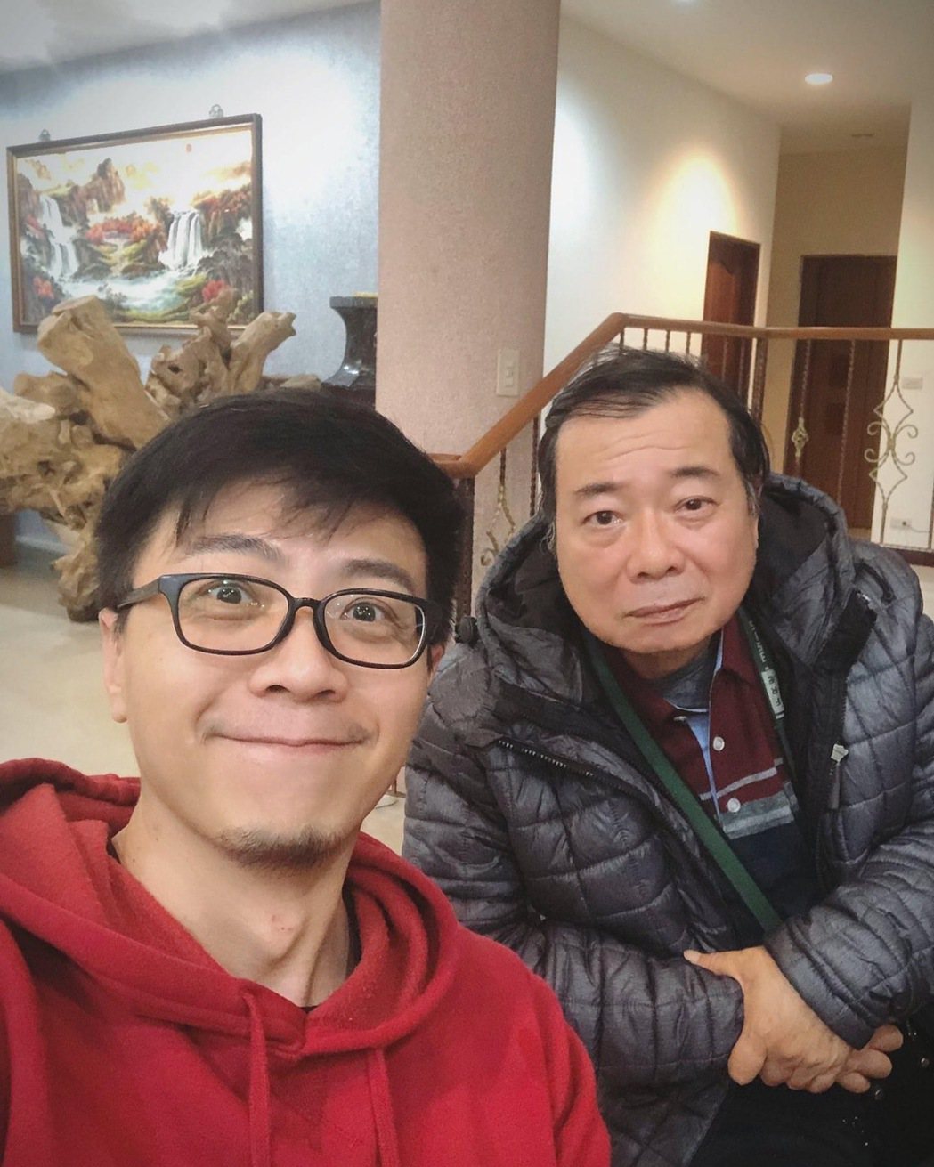 廖峻（右）、廖錦德父子。圖／摘自臉書