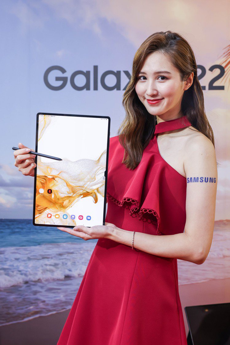 Samsung Galaxy Tab S8 Ultra搭載三星首次推出的14.6...