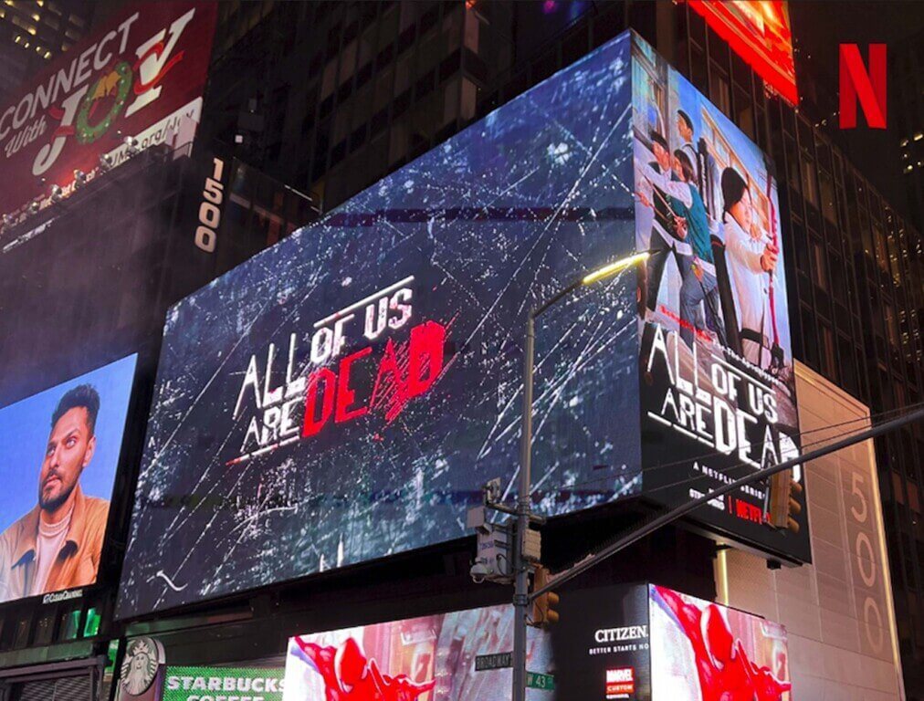 「殭屍校園」看板強勢登上美國紐約時代廣場。圖／Netflix提供
