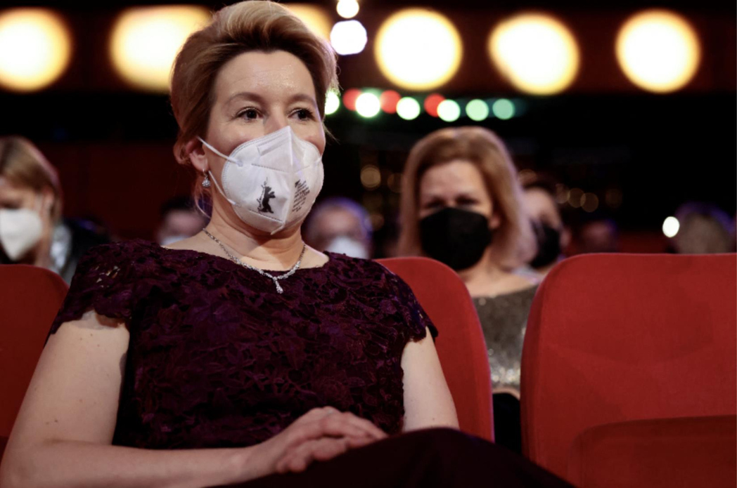 柏林影展重防疫，影片放映時觀眾需全程戴口罩，且保持梅花座。（路透資料照片）