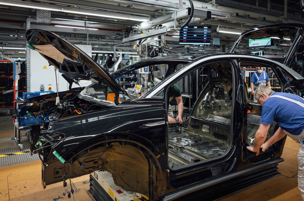 Volkswagen自2018年起便投入了12億歐元要將原本生產內燃機車款的Zw...