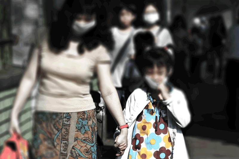 新冠疫情使台灣家庭間照顧孩童的重擔，更傾斜落到女性身上。圖／聯合報系資料照片