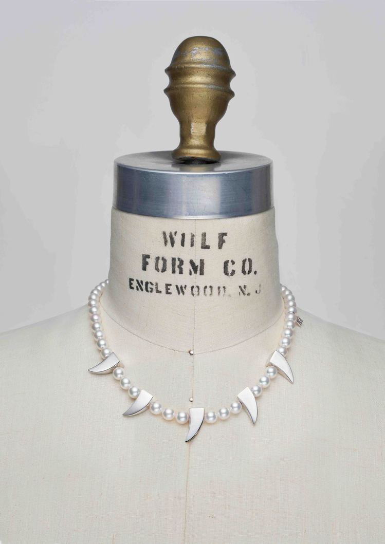 MIKIMOTO COMME des GARÇONS聯名珍珠項鍊尖牙裝飾款，19萬1,000元。圖／MIKIMOTO提供