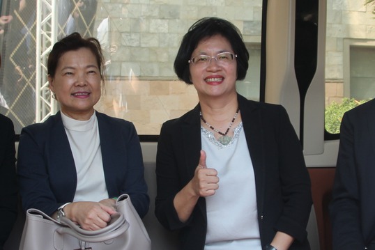 經濟部長王美花（左）、彰化縣長王惠美（右）2019年9月一起出席彰濱車輛中心的活動。圖／聯合報系資料照片