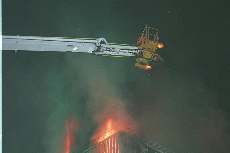 台中市衛爾康餐廳大火，一度缺水滅火。圖／聯合報系資料照片
