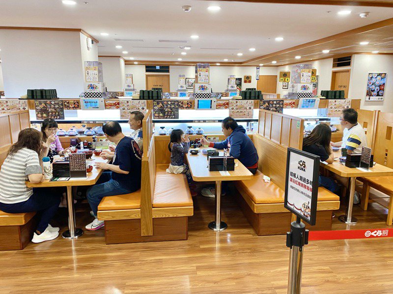 日本藏壽司爆出許多分店人力不足，店長只能自掏腰包拜託員工加班的狀況。示意圖，非當事店家。報系資料照
