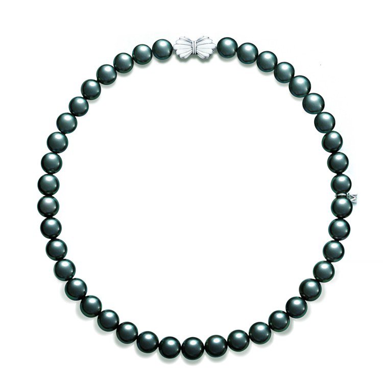MIKIMOTO黑珍珠長串鍊，18K白金釦頭配黑珍珠，參考價格店洽。串鍊作品會依據珍珠大小、數量、與金屬材質不同等差異，價格有所不同。圖／MIKIMOTO提供