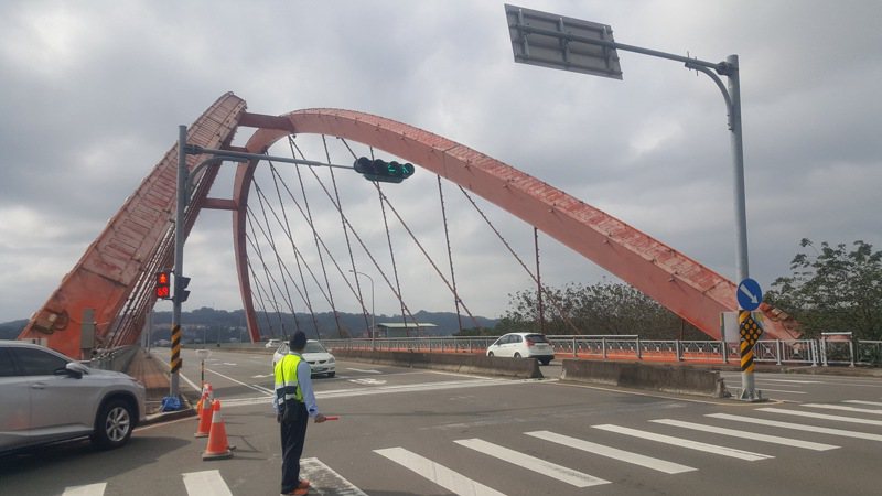 頭份大橋改善工程開工，44條懸索將全數更換。記者胡蓬生／攝影