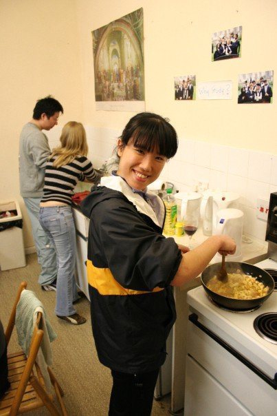 楊馥如在英國牛津念書時開始學做菜，也體會到廚房安定人心的力量。圖／楊馥如 提供
