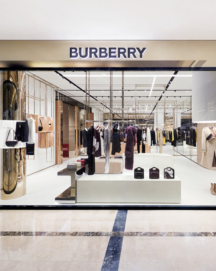 BURBERRY於台北新光三越信義A4館開設全台首間女裝專門店。圖／BURBER...