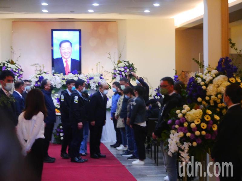 行政院長蘇貞昌今天下午到靈堂向林崑海家屬致哀。記者徐白櫻／攝影