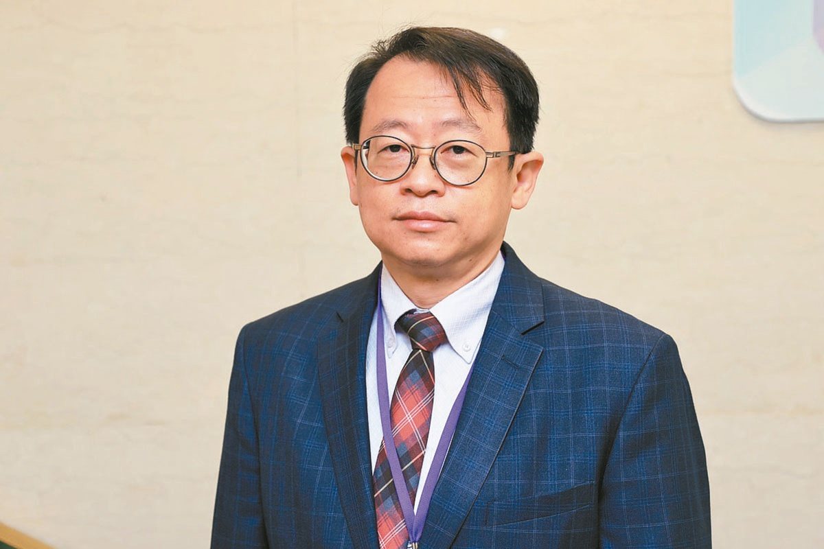亞太心理腫瘤交流基金會董事長方俊凱說，醫療降載期間，對醫病來說都很辛苦。
