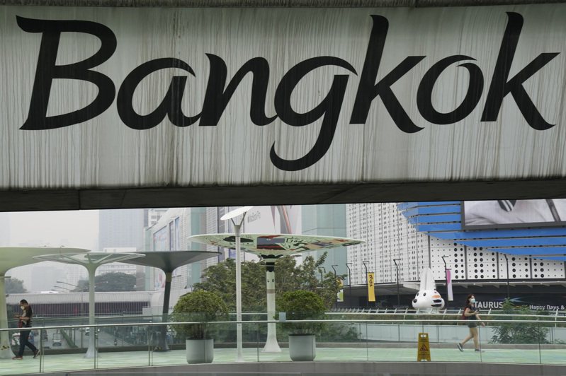 曼谷的英文正名新闻掀起热烈讨论，Bangkok的由来也引起民众兴趣。有一种较为可靠的说法是Bangkok代表河边种满橄榄的地方，另一种说法则是指靠近河边的岛。 美联社(photo:UDN)
