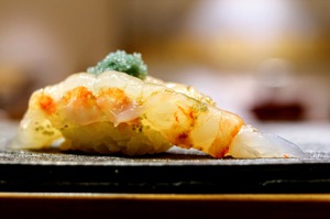 台北東區高檔板前壽司餐廳「花蕉」的牡丹蝦產自北海道。記者李承宇／攝影