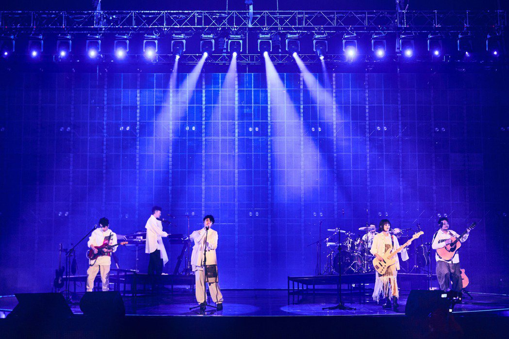 魚丁糸連著2晚在台北小巨蛋舉辦「池堂影夜」巡演。圖／環球音樂提供