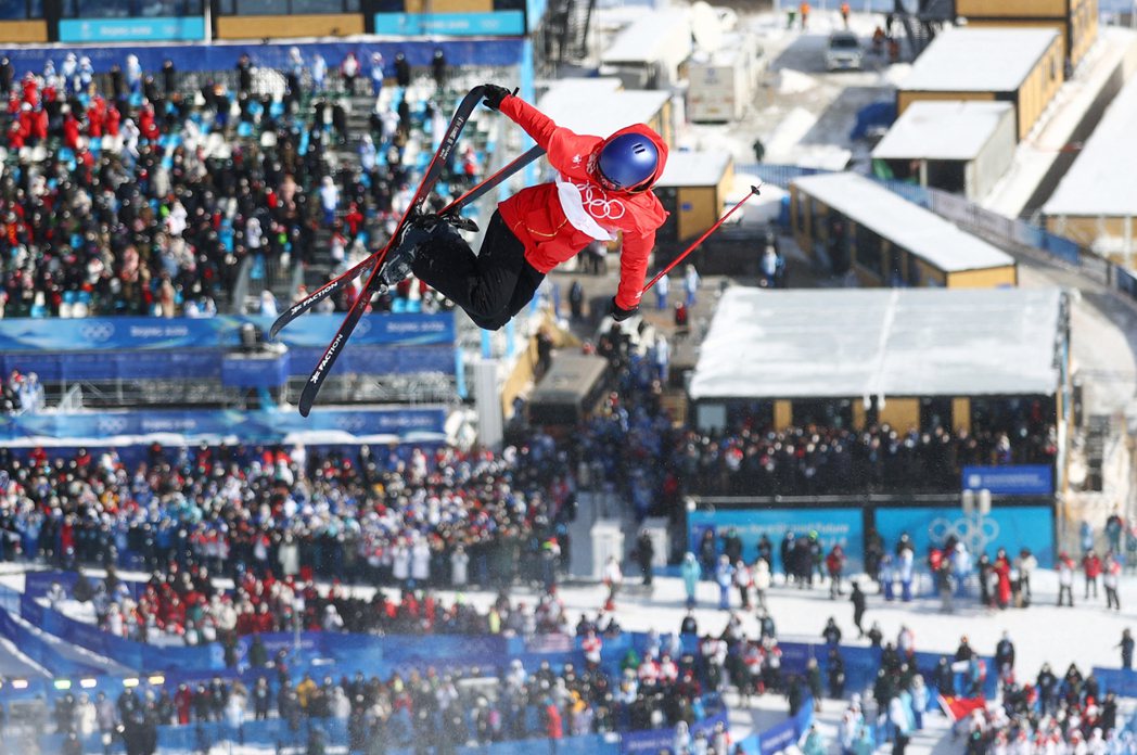 谷愛凌在本屆冬季奧運替中國拿下2面金牌，分別是自由式滑雪大跳台（Big air）...