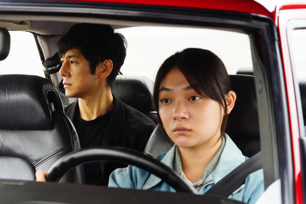 三浦透子飾演西島秀俊的司機渡利美沙紀。 圖／東昊影業提供