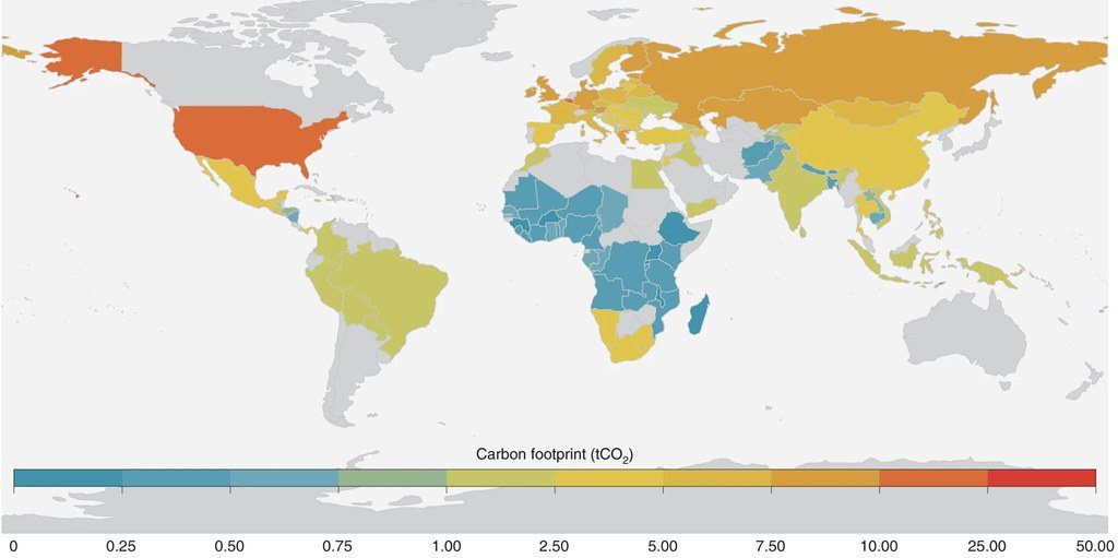 116個國家的全國平均碳足跡，從低（藍色）到高（紅色）。未包括在研究分析中的國家...