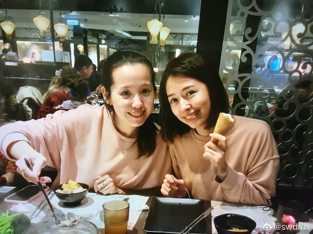 郭爸爸曬出另外兩個女兒的照片。 圖／擷自weibo。